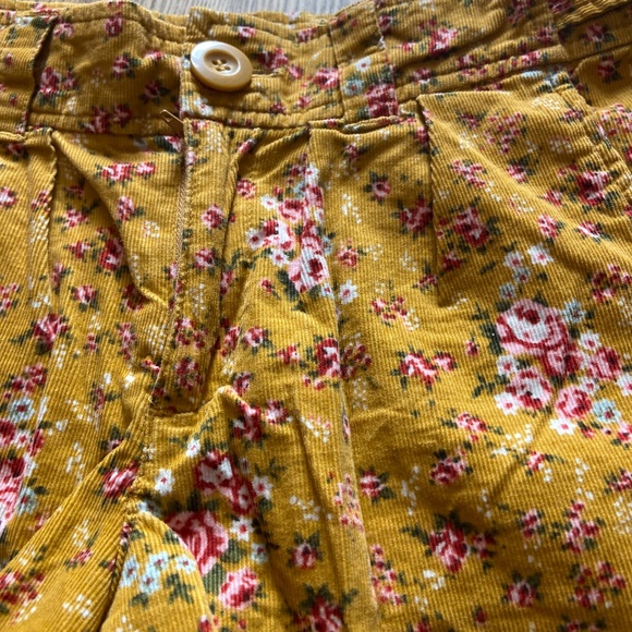 Corduroy Pattern Shorts - Picture 2 of 4